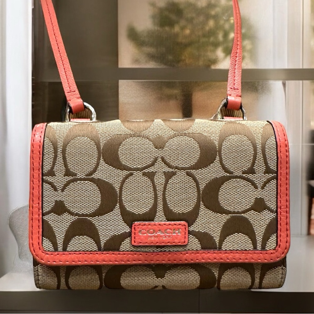 💰SALE💰 EUC Coach Avery Signature Canvas/Leather Mini Crossbody Bag